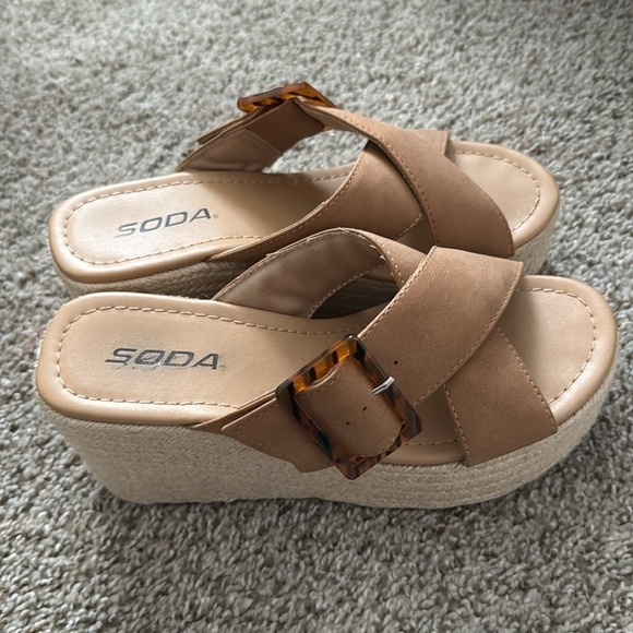 Soda Platform Sandals size 7 - Picture 6 of 7